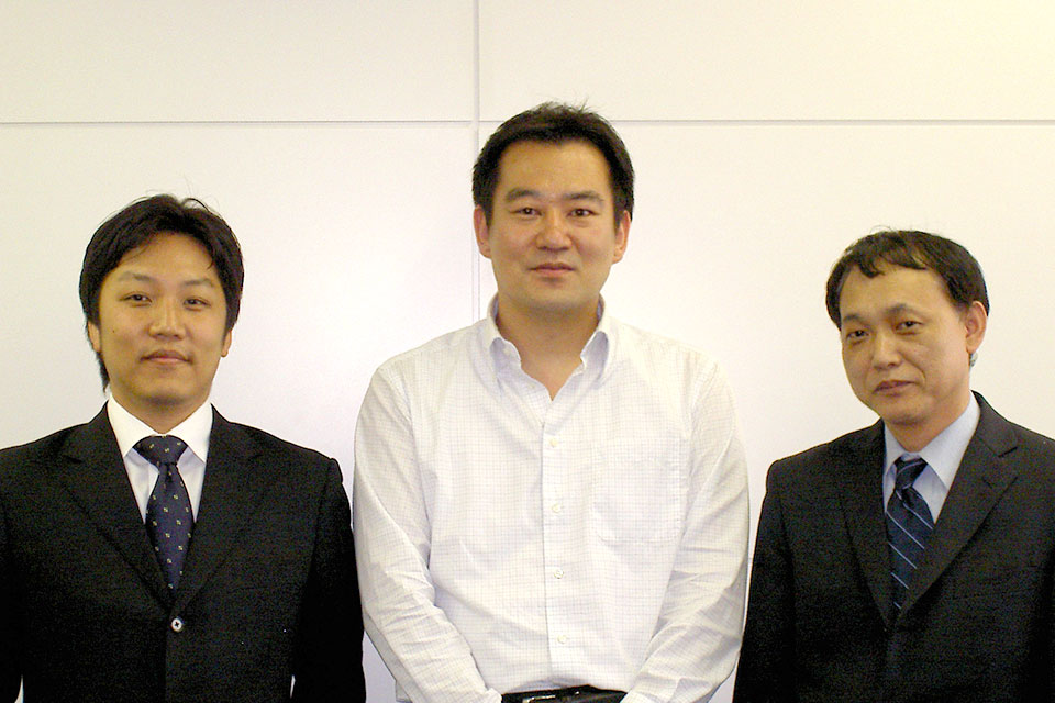 監視ツールの一本化で、サーバー数千台の年間監視コストを半分以下に。稼動状況を一元的に「見える化」して、サーバー資産の有効活用を実現。